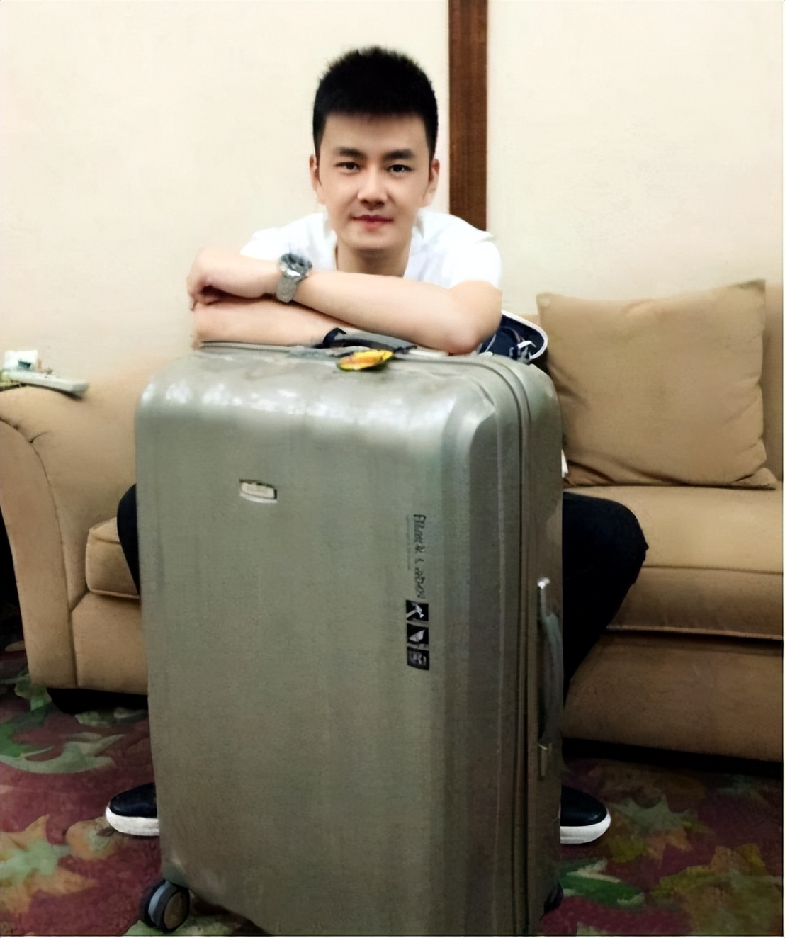 央视主持人严于信是哪里人,歌手严于信简介