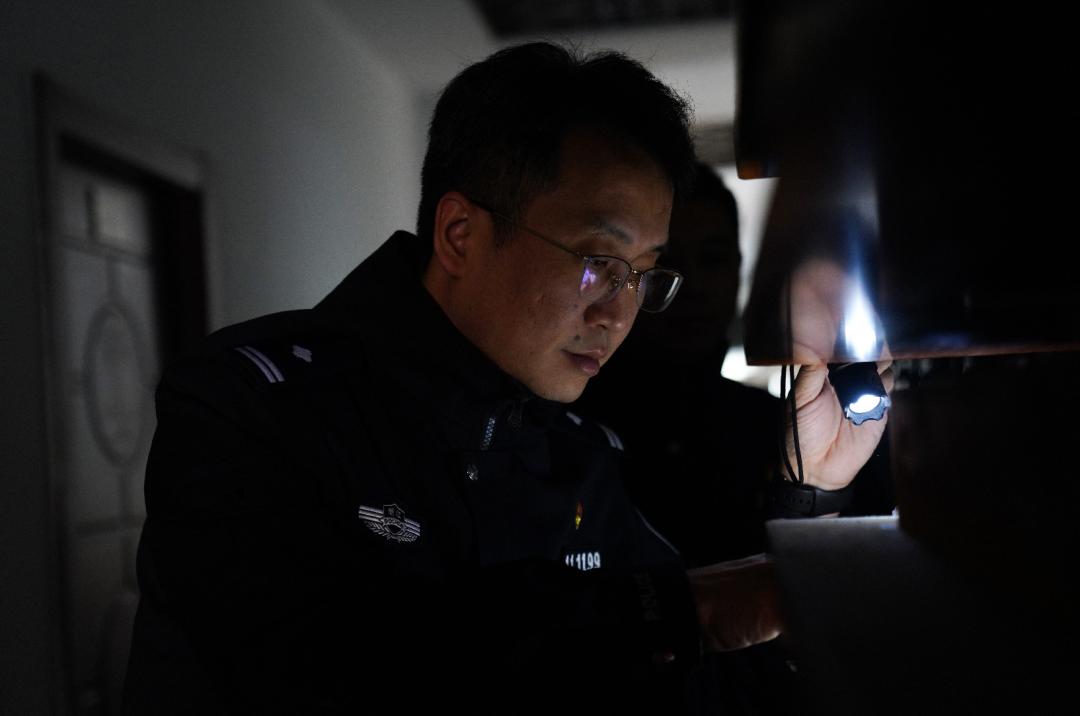 为了找证据，他从国外买水果做实验……