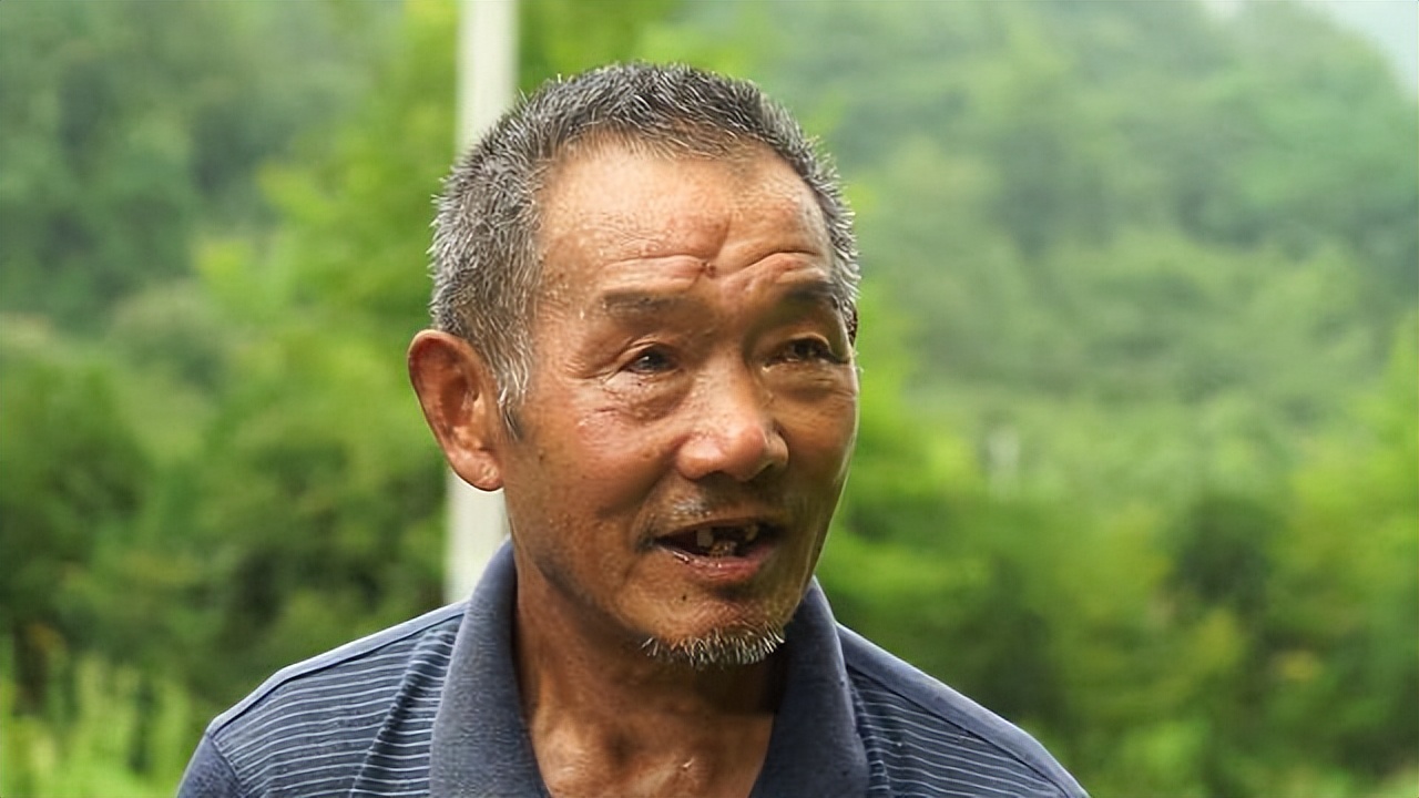 为什么老人去世子女葬礼上笑,为什么葬礼老人的家人还能笑