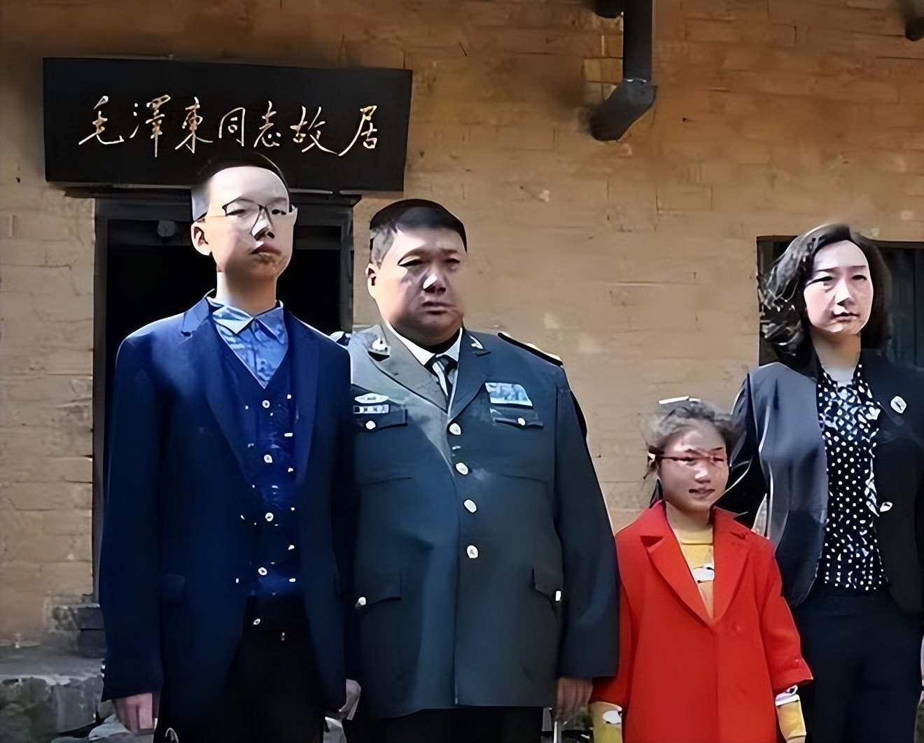 09年毛主席嫡孙替爷爷回浙江寻根，谁料看到族谱时，发现名人众多