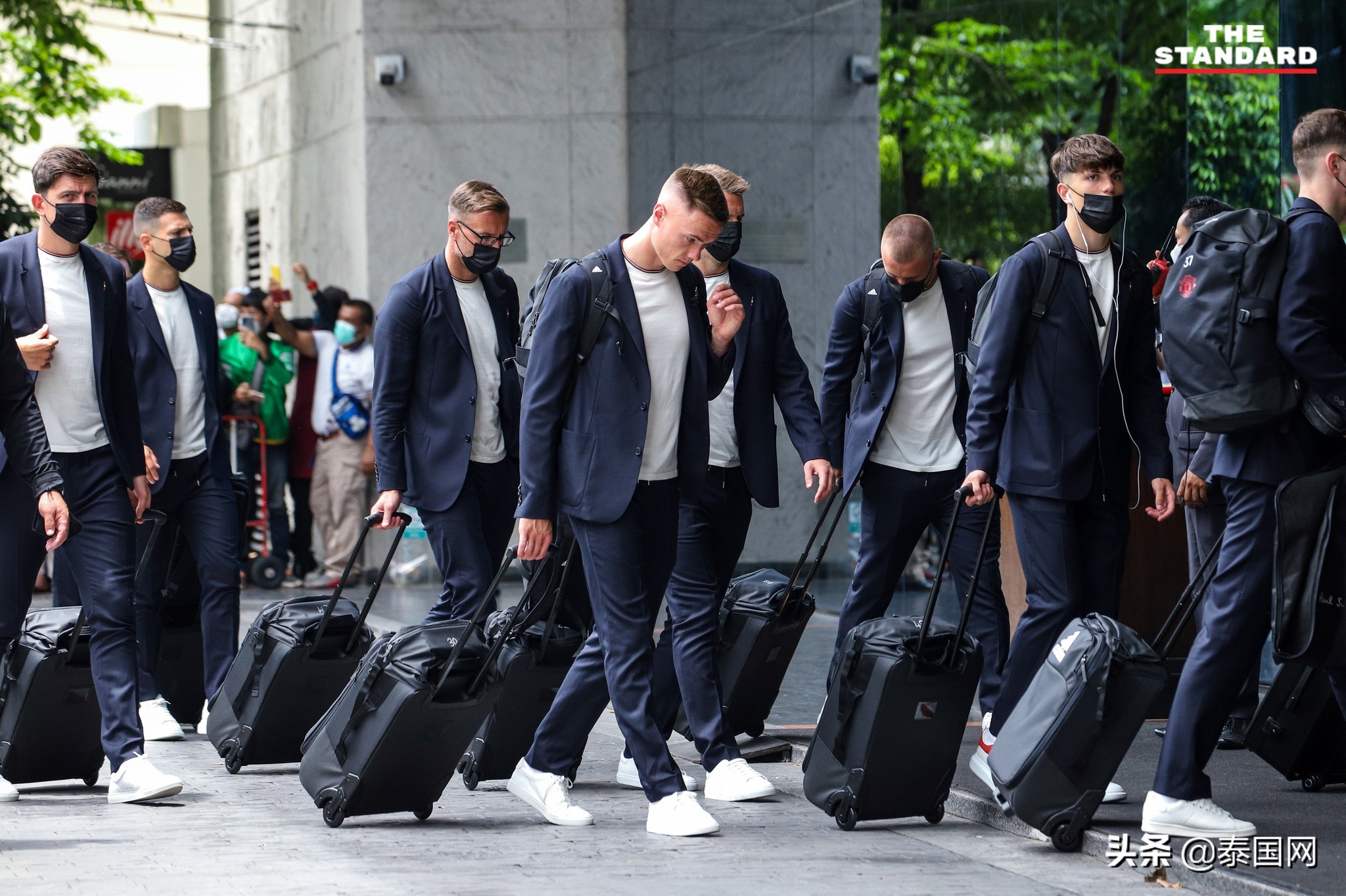 曼联接布罗姆奎斯特,曼联包机