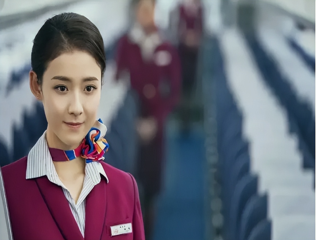 开直播，卖汽车，航空业巨亏空姐转行能否自救？