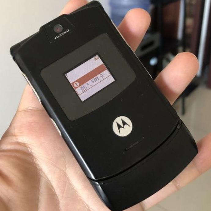 让我们回忆曾经用过的手机,你还记得你曾经用过的手机吗