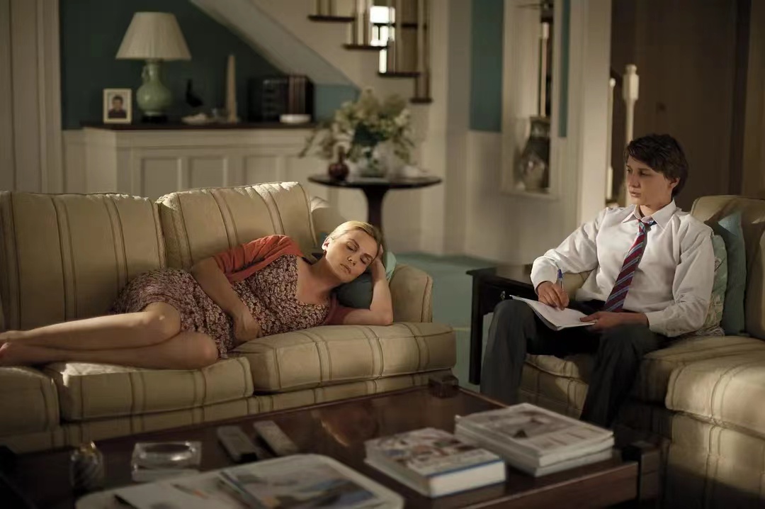 法国关于*窥偷**的电影，男主竟和同学母亲还有老师妻子发生这些事