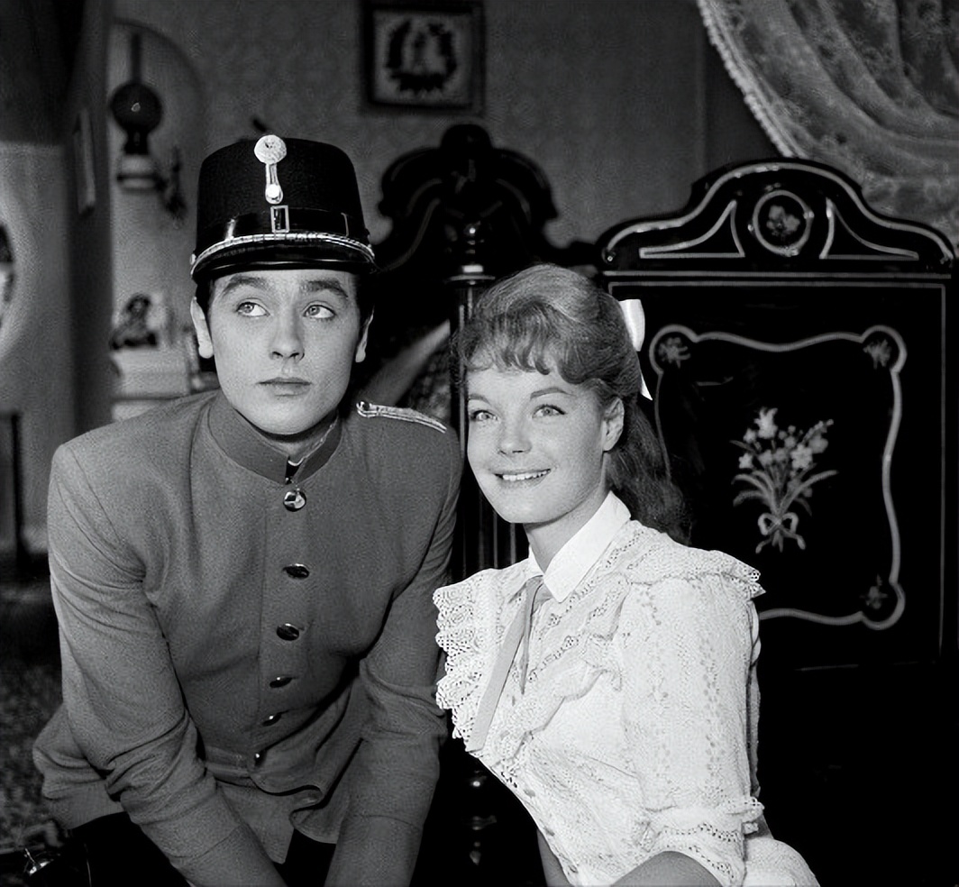 阿兰德龙颜值巅峰佐罗,阿兰德龙佐罗年轻照片