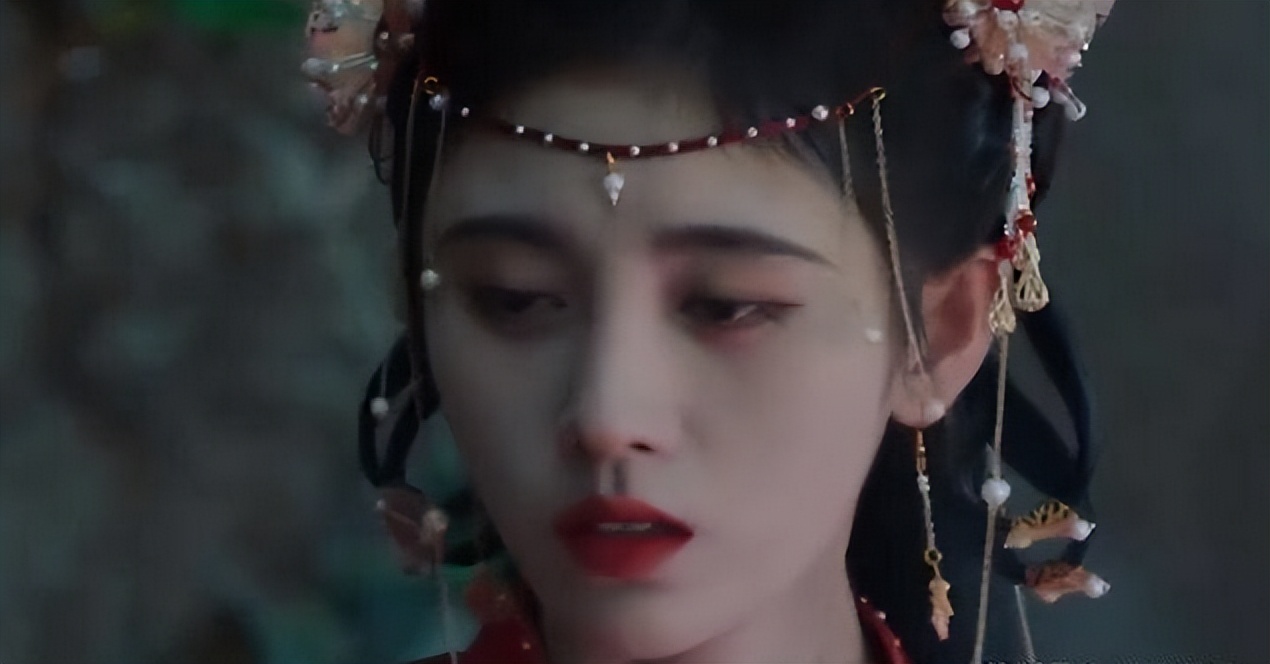 鞠婧祎杨幂迪丽热巴刘亦菲视频,杨幂演戏抿嘴小动作