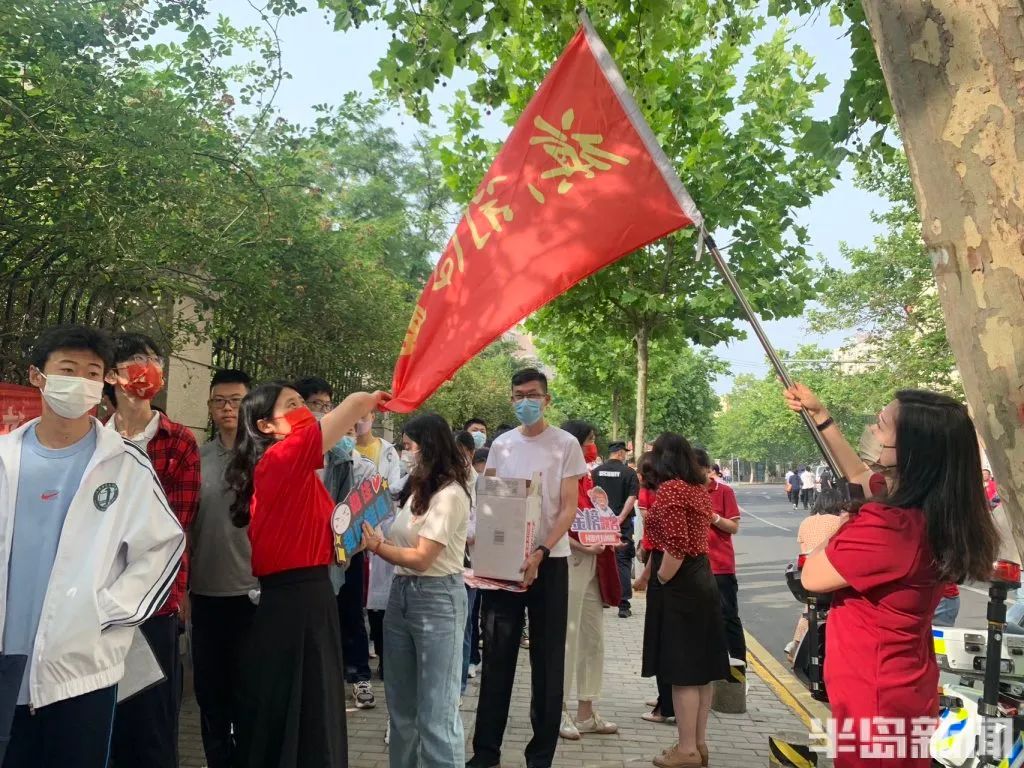 刚刚，青岛5万多勇士霸气走进战场！少年，此去何求？夺盛名、拔头筹、争魁首、独占鳌头！