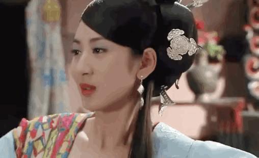 前脚吹“绝色美人”，后脚就被配角狠狠艳压，这些女明星图啥啊