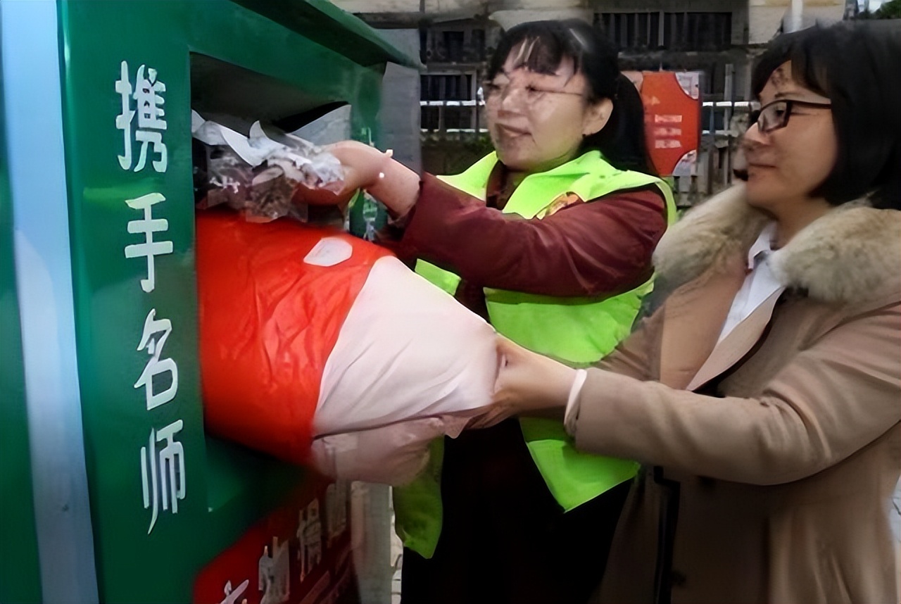 中国无偿捐赠的旧衣服，到了非洲后是怎样处理？网友：表示不认同