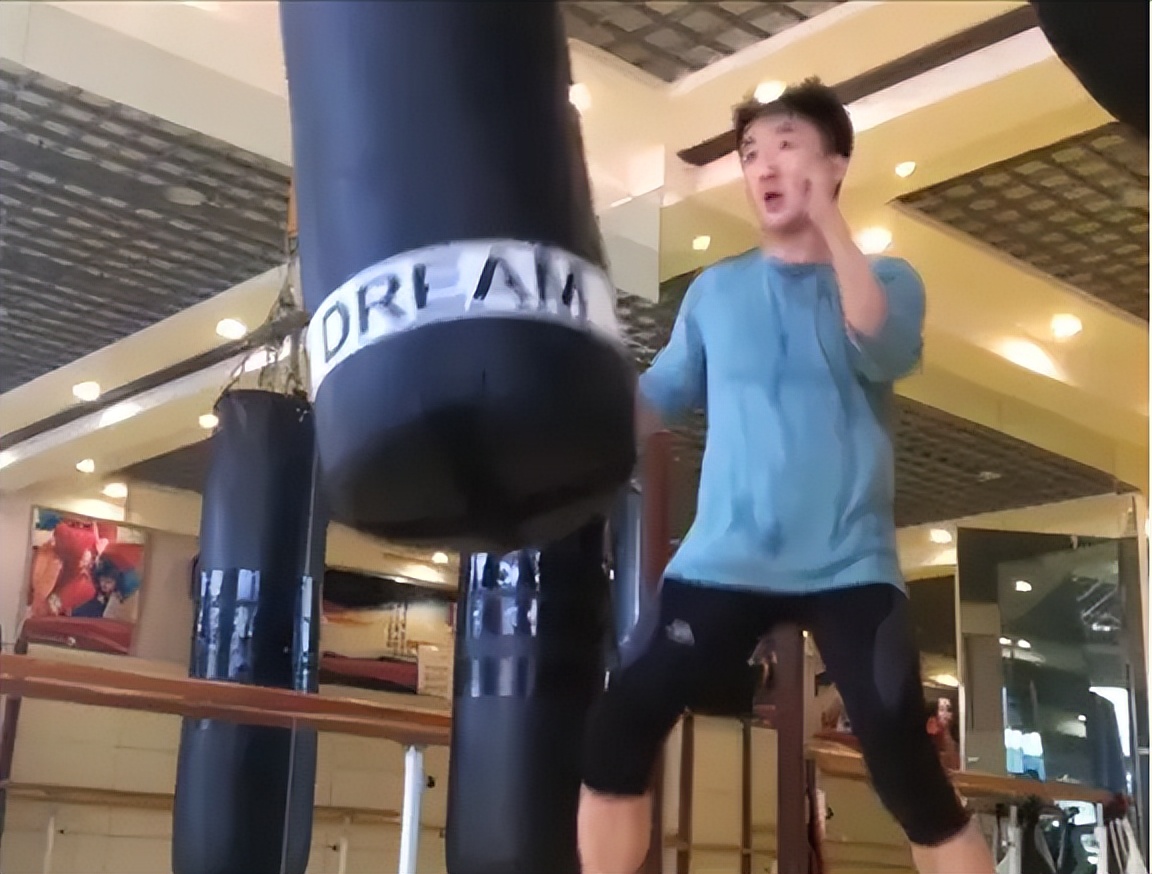 瘦成纸片人的明星,5位纸片人明星瘦成排骨