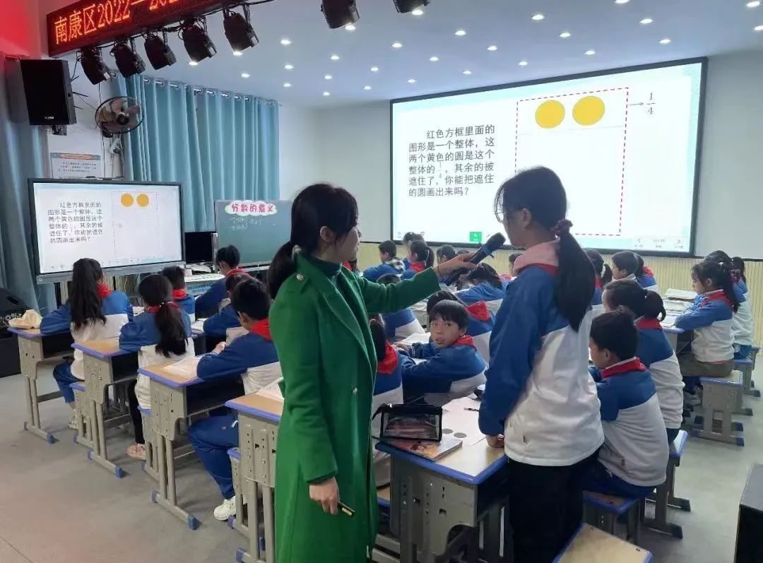 南康赤土民族小学,南康区赤土民族中心小学六年级