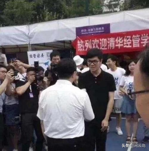 错字标语：悻悻学子，前程似锦，厦大难道欲与北大清华试比高？