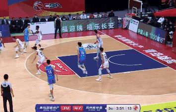 江苏6分胜青岛，双核46+22背后，李楠指导2处“微调”收奇效