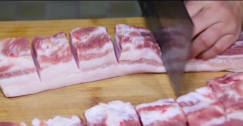 五花肉用酱油泡两天新吃法,五花肉放水里泡一夜能吃吗