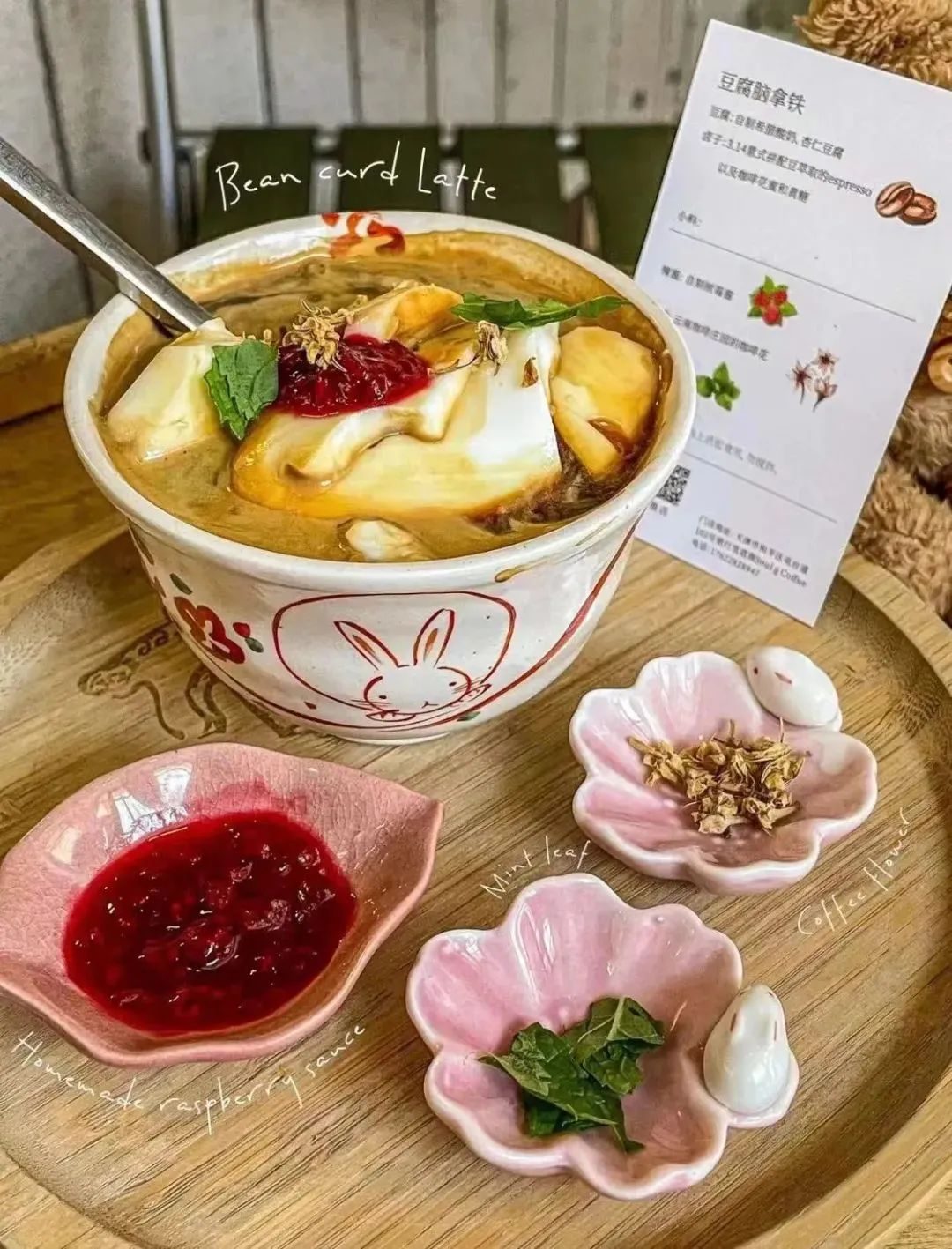 全网疯传的“章鱼拿铁”事件，正在恶心中国年轻人