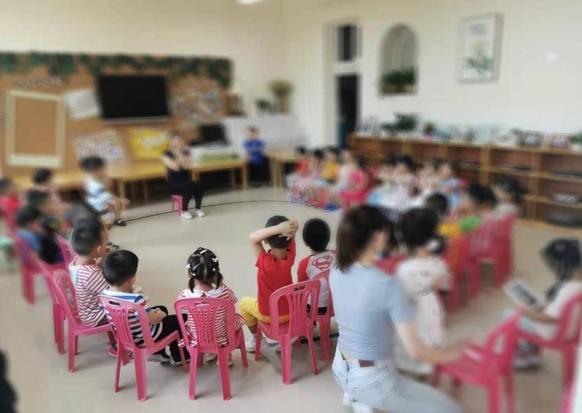 女子斥巨资生混血女儿新闻,吉林女子自己试管生孩子