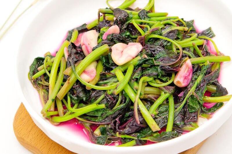 少吃花生多吃碱性菜头发乌黑,50岁后少吃花生多吃三种碱性菜