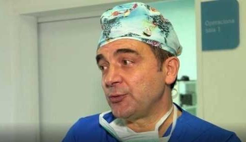 太神奇了！男子天生没有“蛋蛋”无法生孩子，哥哥捐一颗移植成功