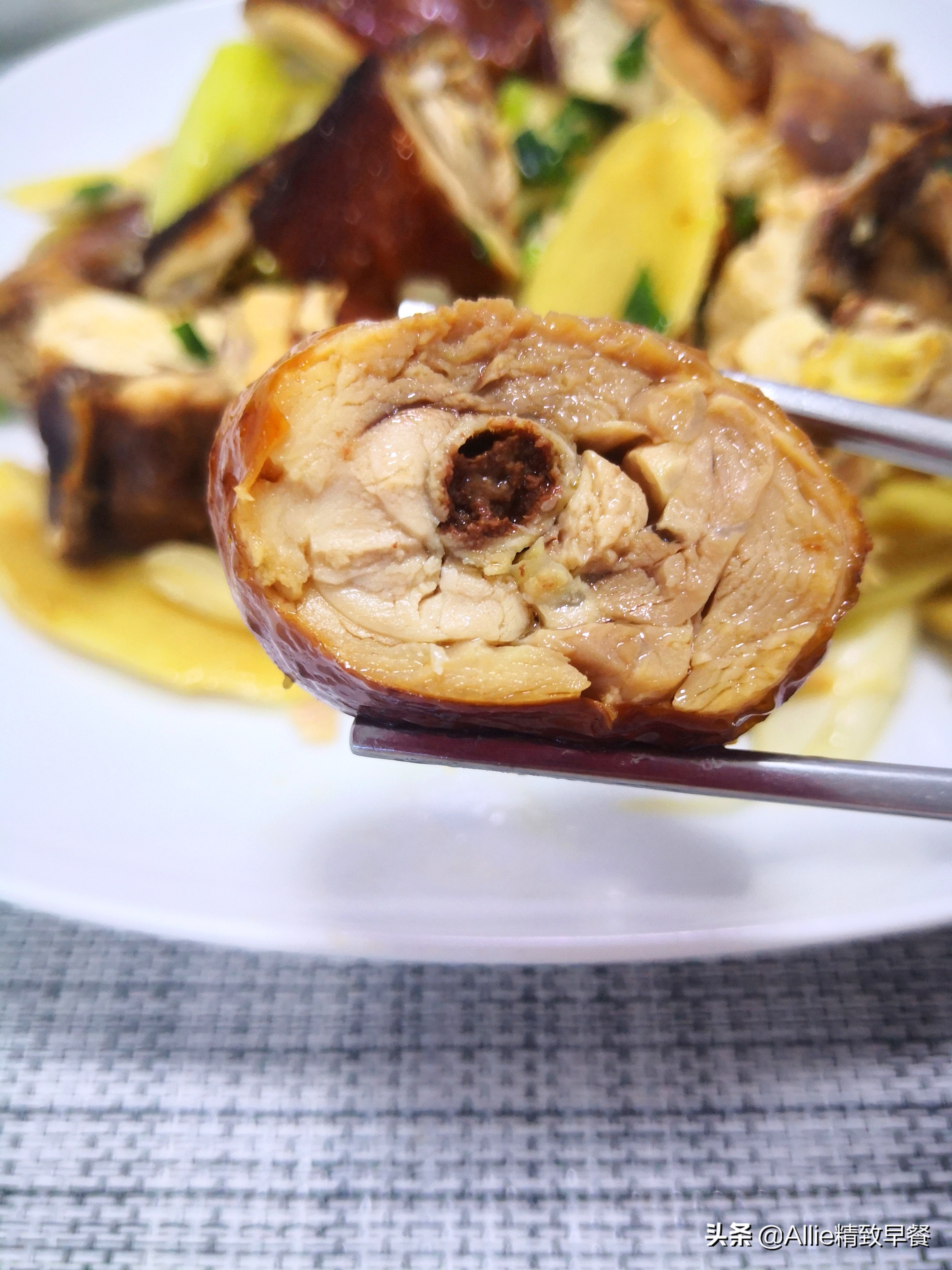 脆皮烤鸡做法烤箱教程,在家就能做的爆汁脆皮烤鸡