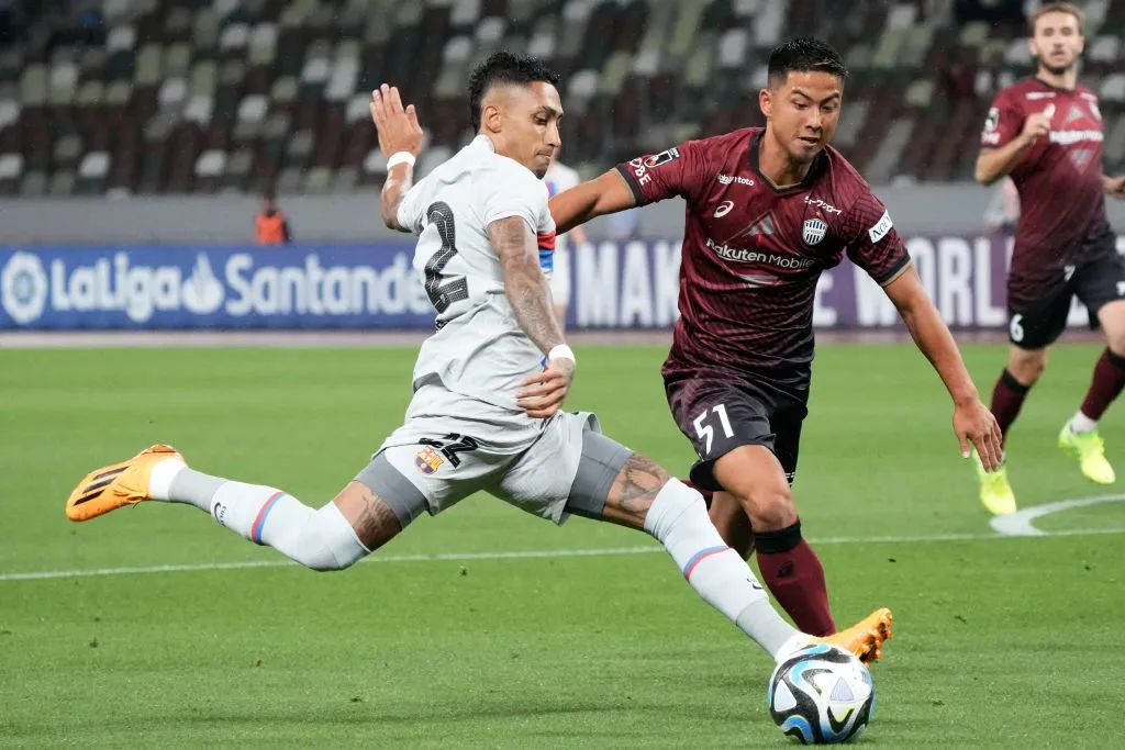 “再次见到你，微凉晨光里，笑得很甜蜜。”