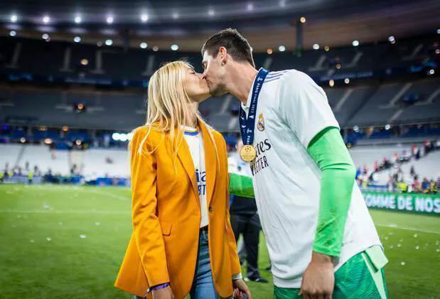 鐨囬┈鐞冩槦缁撳,鐨囬┈鍙屽枩涓撮棬