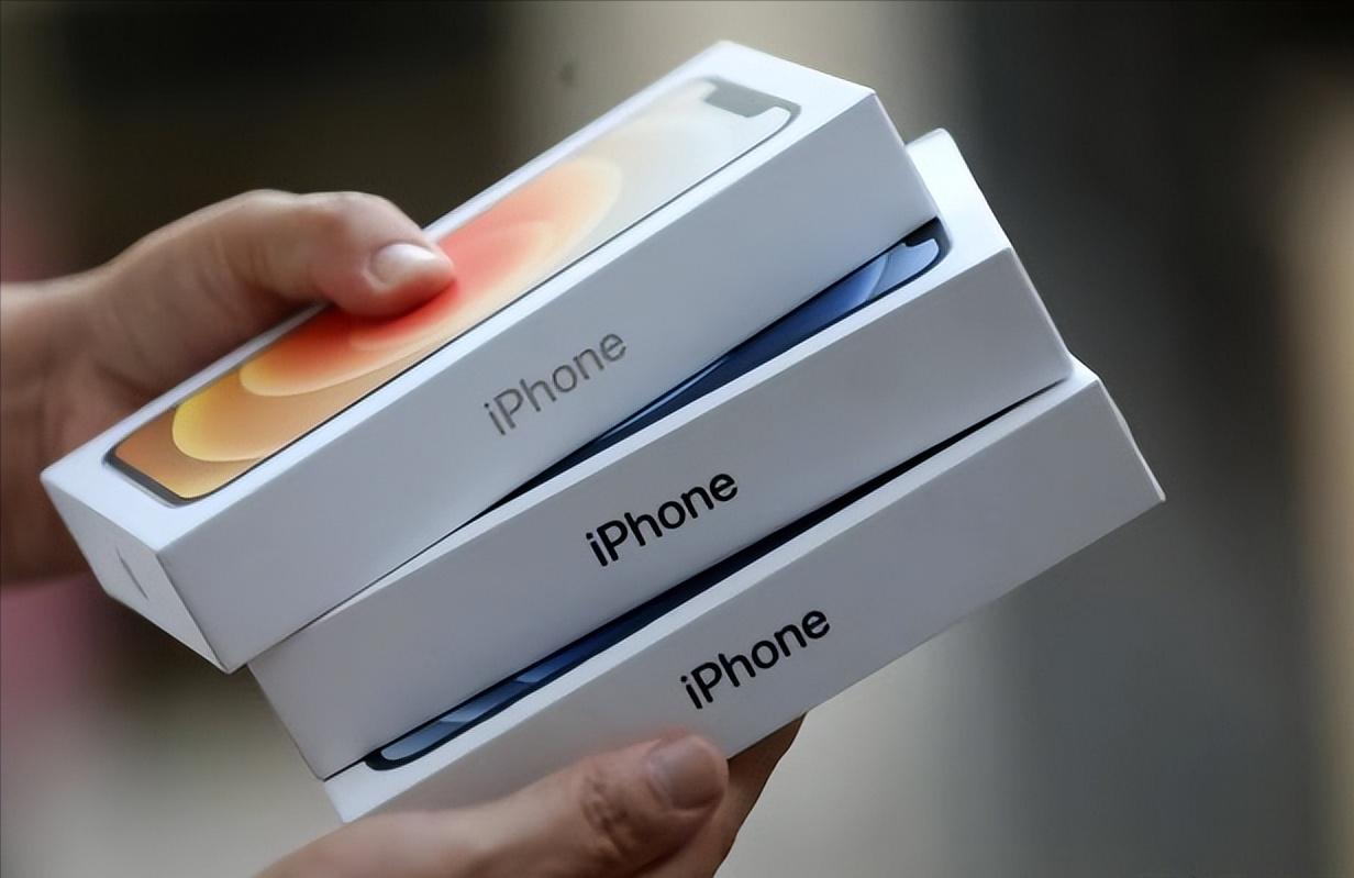 充电器和塑封膜以后，iPhone14系列还会减配吗？网友给出猜测