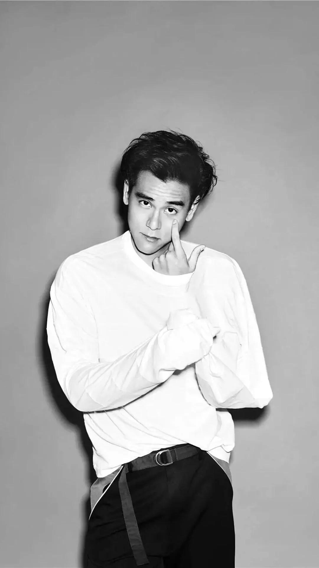 超清彭于晏健身图片,明星腹肌照前100名