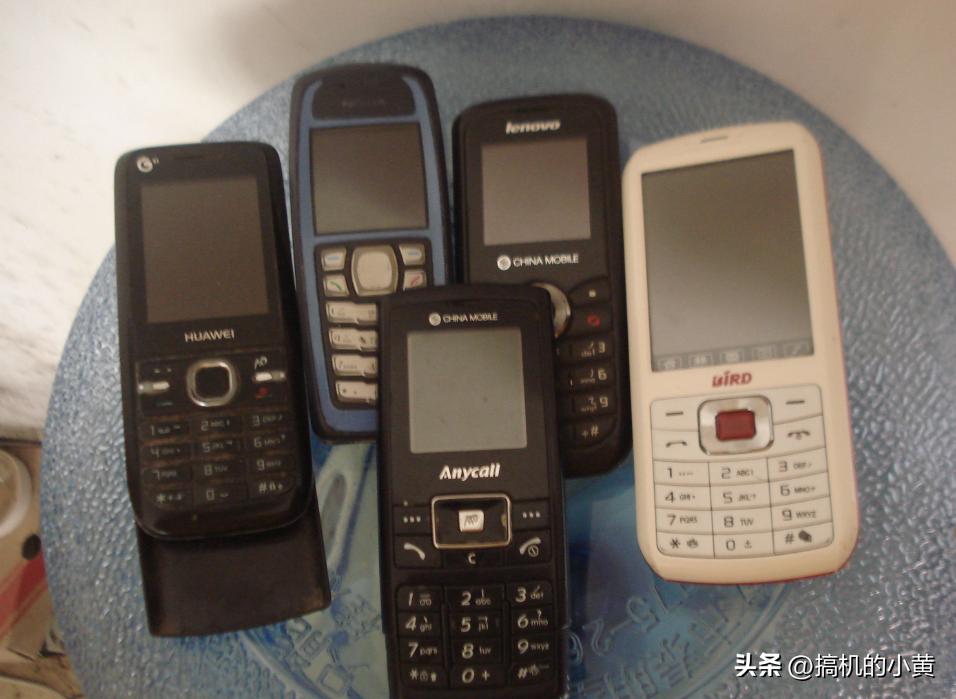 按键手机现在发展成什么样了,按键手机是哪一年被淘汰的