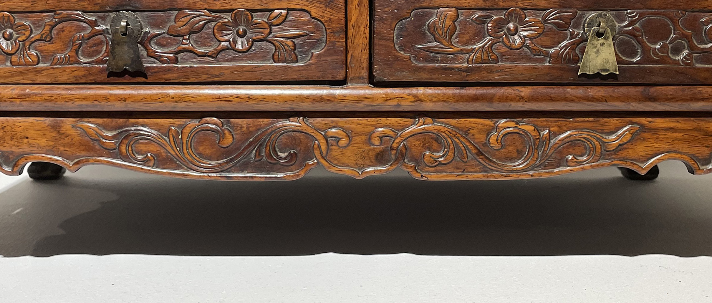 清代黄花梨镶黄杨木小镜台,少见的黄花梨镜台图片