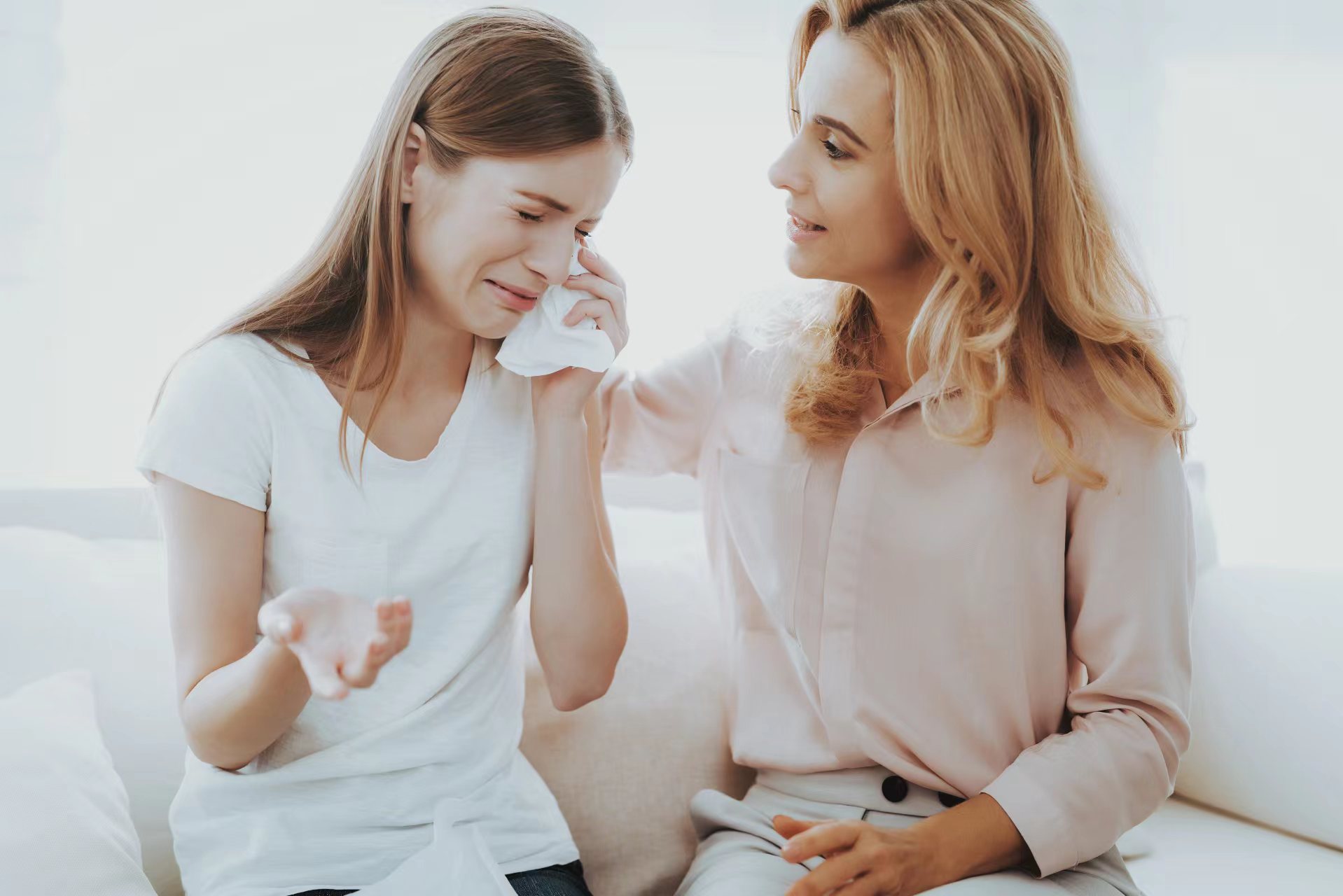 发现孩子早恋作为父母怎样去教育,父母知道孩子早恋你该怎么办