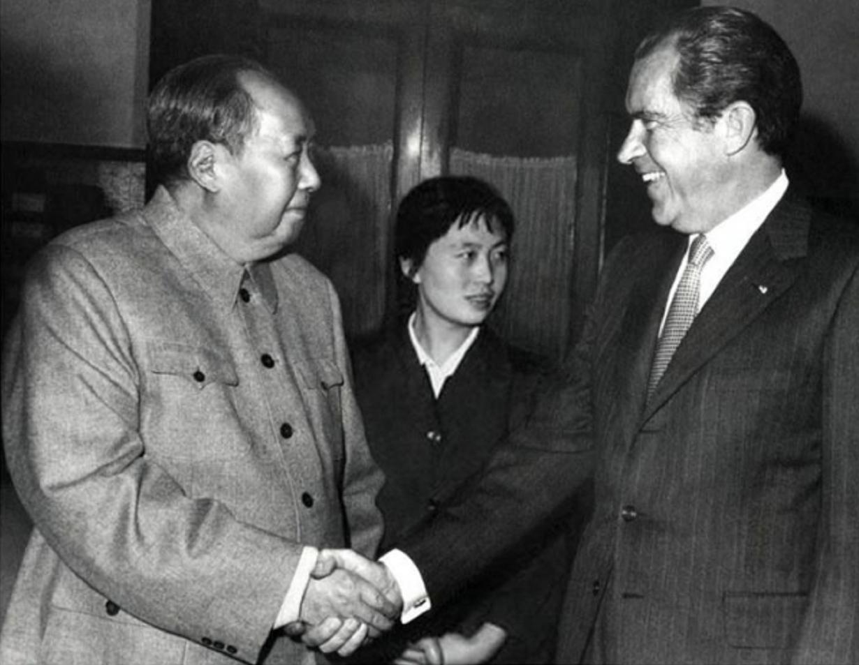 1972年，尼克松不满意毛主席送的4两茶叶，周总理一句话轻松化解