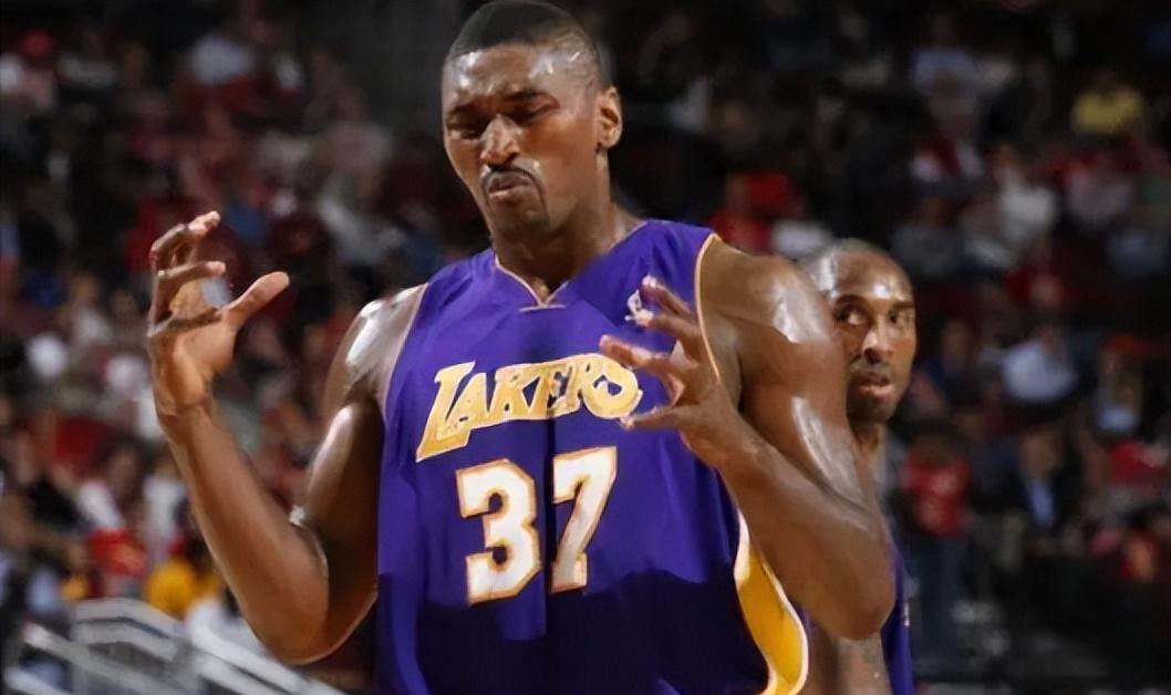 中国女歌手爱上外籍黑人,同居后被家暴至肛裂,如今40岁无人敢娶