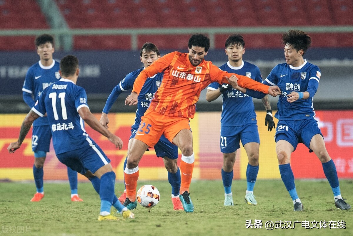 主力中卫全伤“硬扛”卫冕冠军终极4轮较量武汉三镇争冠占优