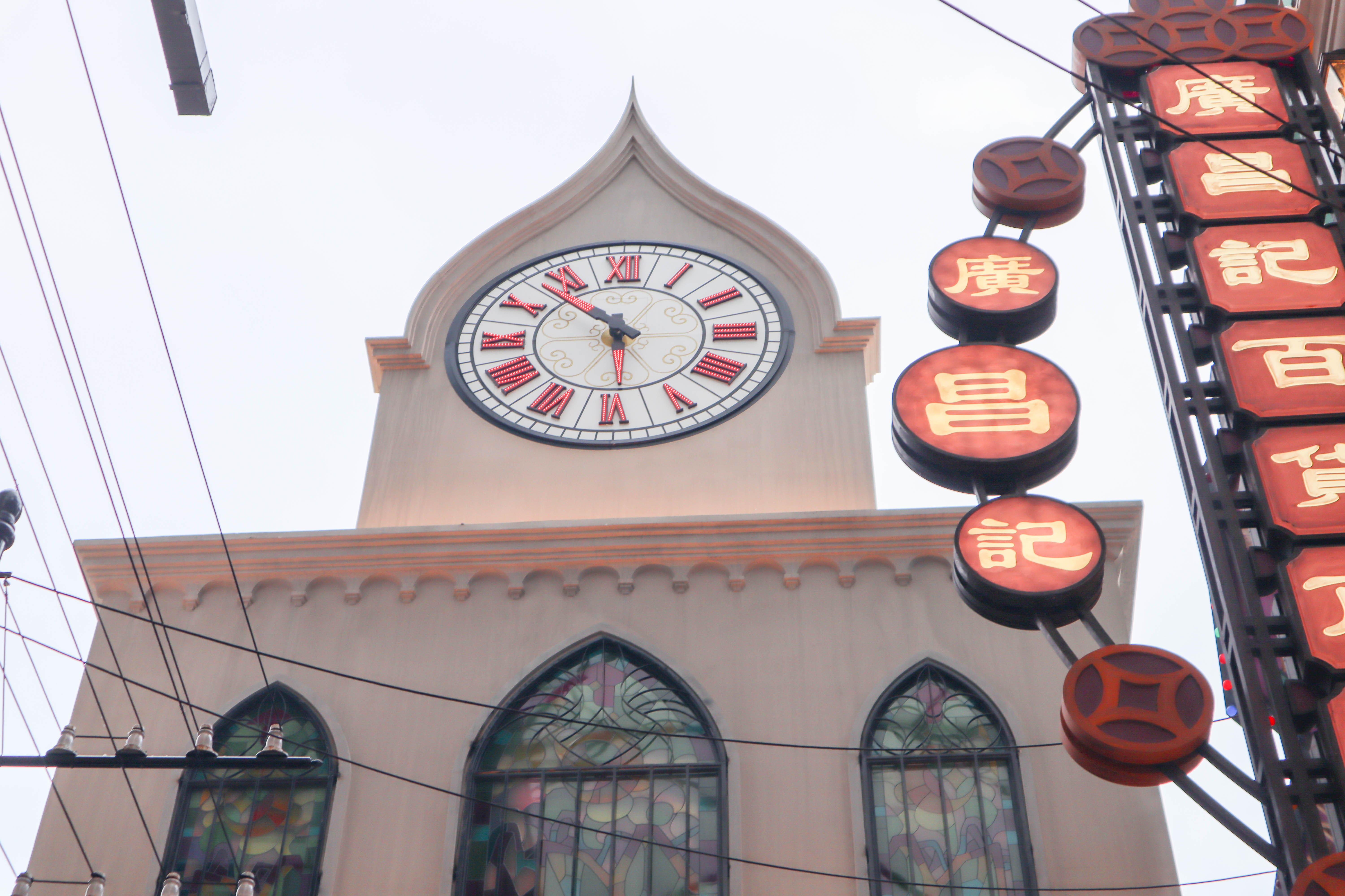 上海迪士尼值得玩的地方,上海迪士尼乐园周末人山人海