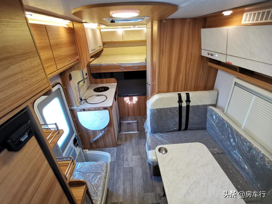 上汽跃进s1002.3t平头轻卡房车,2021年可可西里轻卡5.2t房车