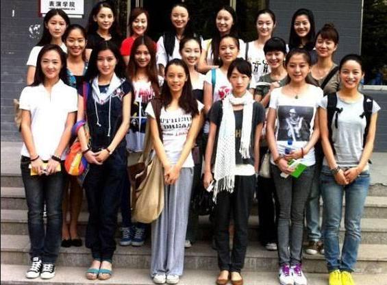 周冬雨为什么会人气爆棚,周冬雨为何淡出娱乐圈