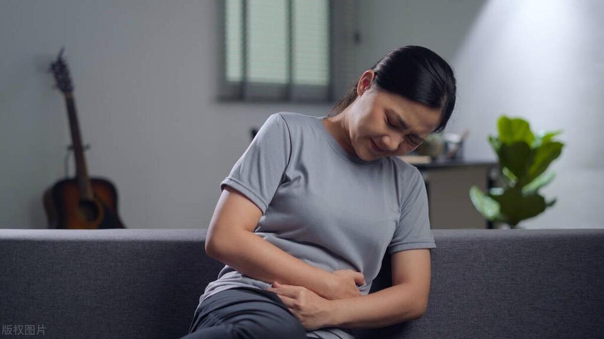 肚子着凉会引发的腹泻吗？医生：有4个方法可应对，要注意