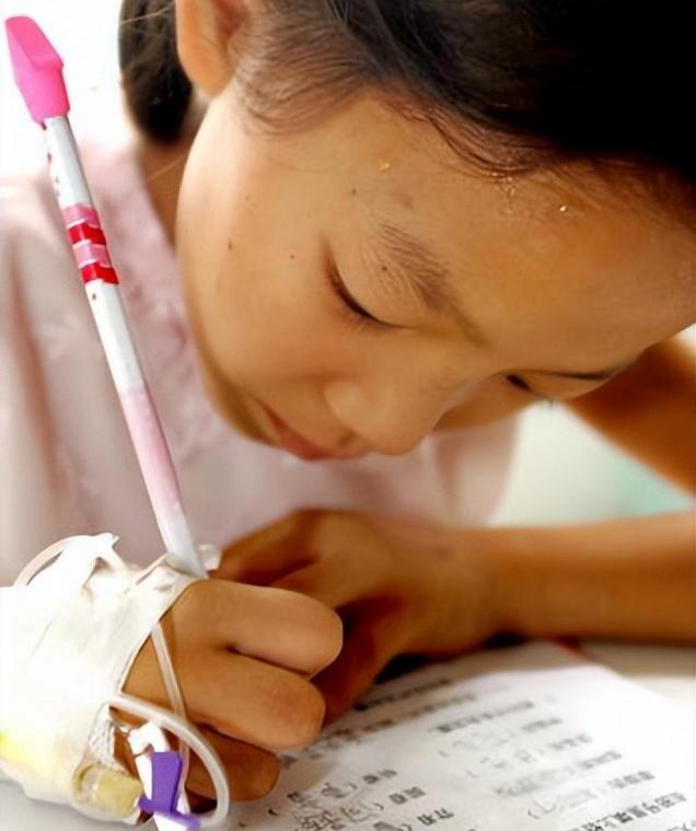 2005年，四川八岁女孩身患白血病，自愿放弃治疗，安排自己的后事