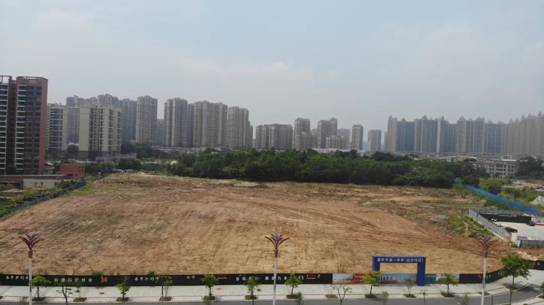 肇庆一中信安校区规划图,肇庆中学信安校区足球场