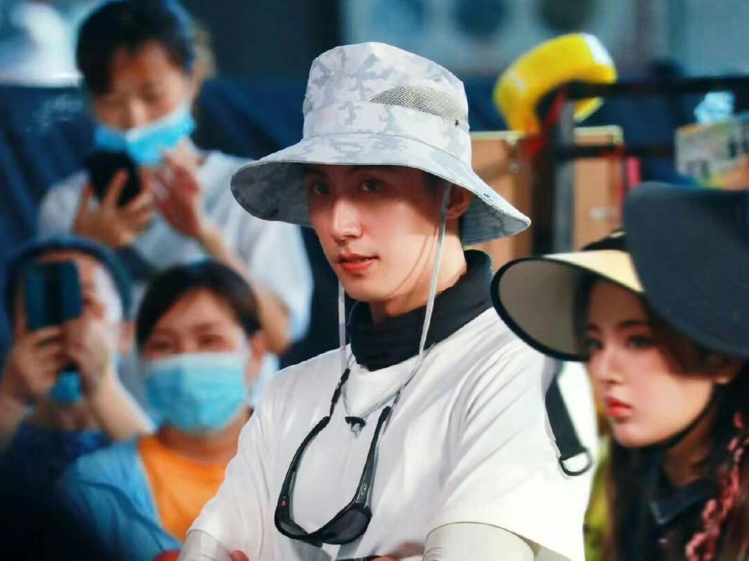 极限挑战杨超越龚俊白敬亭,极限挑战黄景瑜贾乃亮龚俊骑车