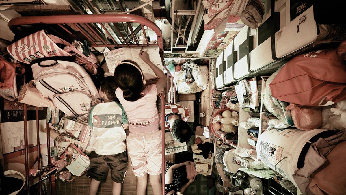 香港穷人住的房子叫劏房,香港有多少人住棺材房