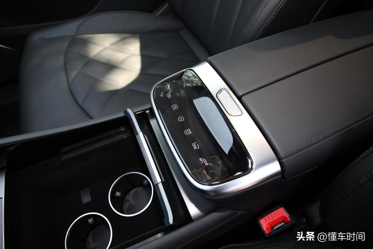 全新款飞凡r7顶配试驾,新豪华新智享飞凡R7的外形