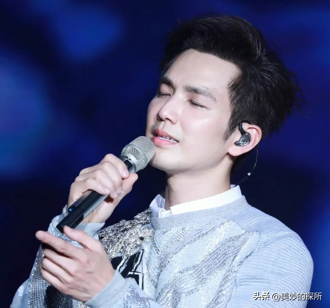 黄宗泽钟汉良同台,钟汉良和黄宗泽谁大