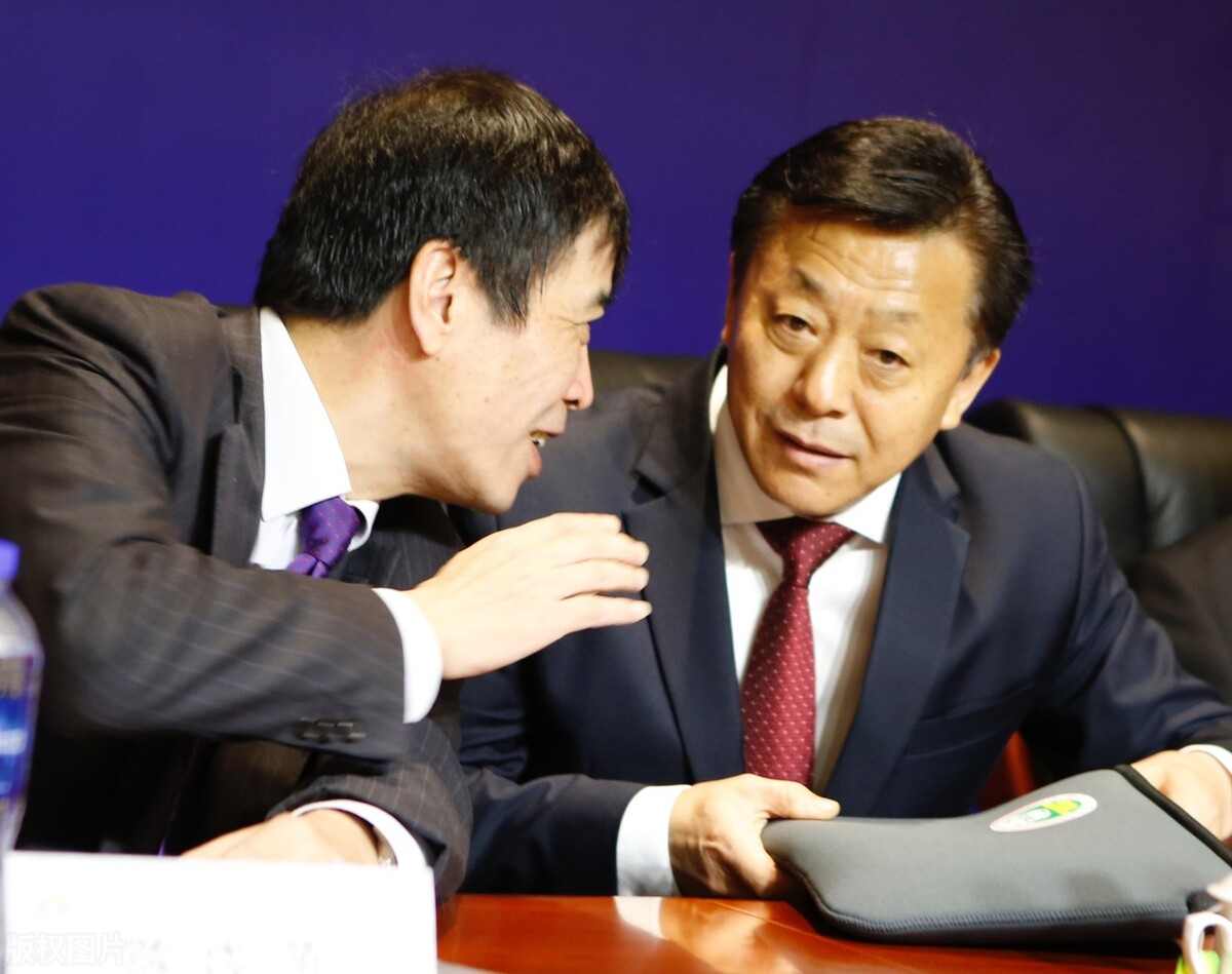 足坛多条大鱼落网，杜兆才玩失踪，缺席足协重要会议引发热议