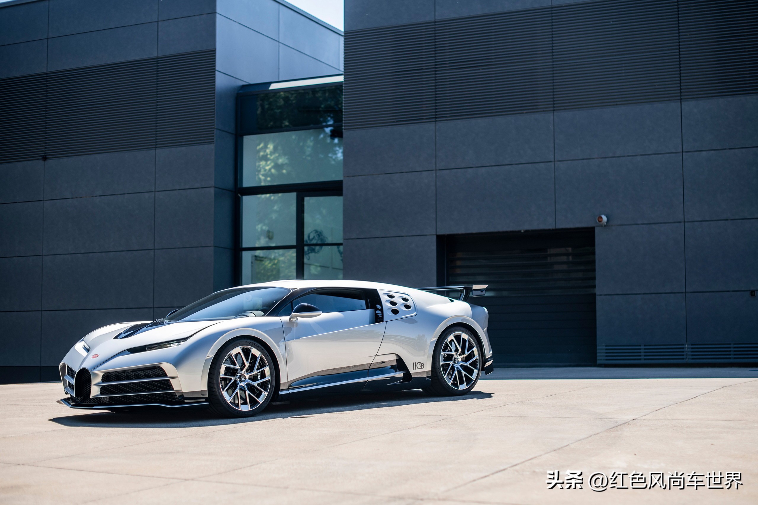 第二辆银色布加迪Centodieci亮相向经典EB110Supersport致敬