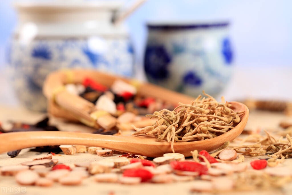 阴虚火旺的症状是什么怎么改善,阴虚火旺的症状和调理吃什么