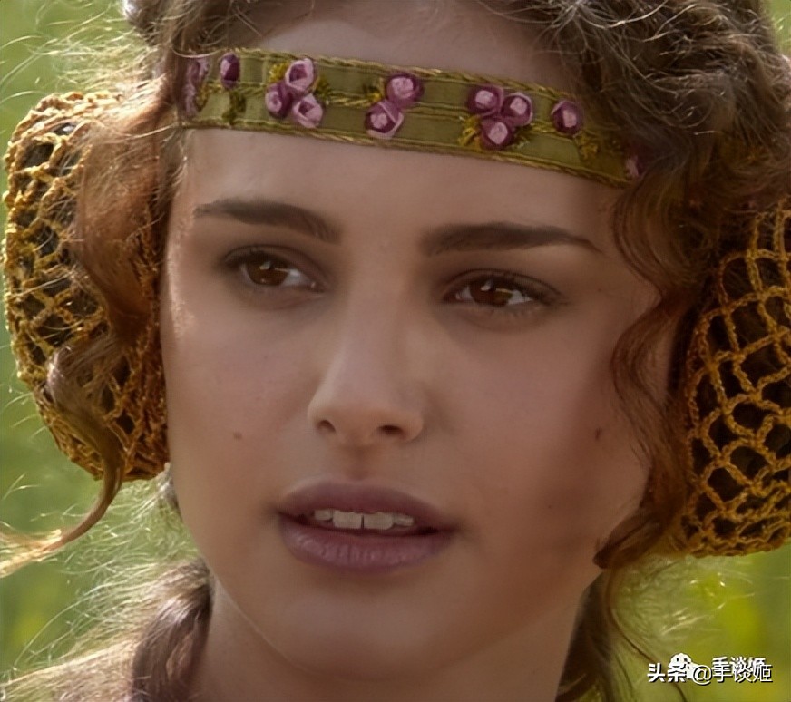 “最懂卖酒卖药”的董事长，因在游戏里被封，便自己做了个游戏