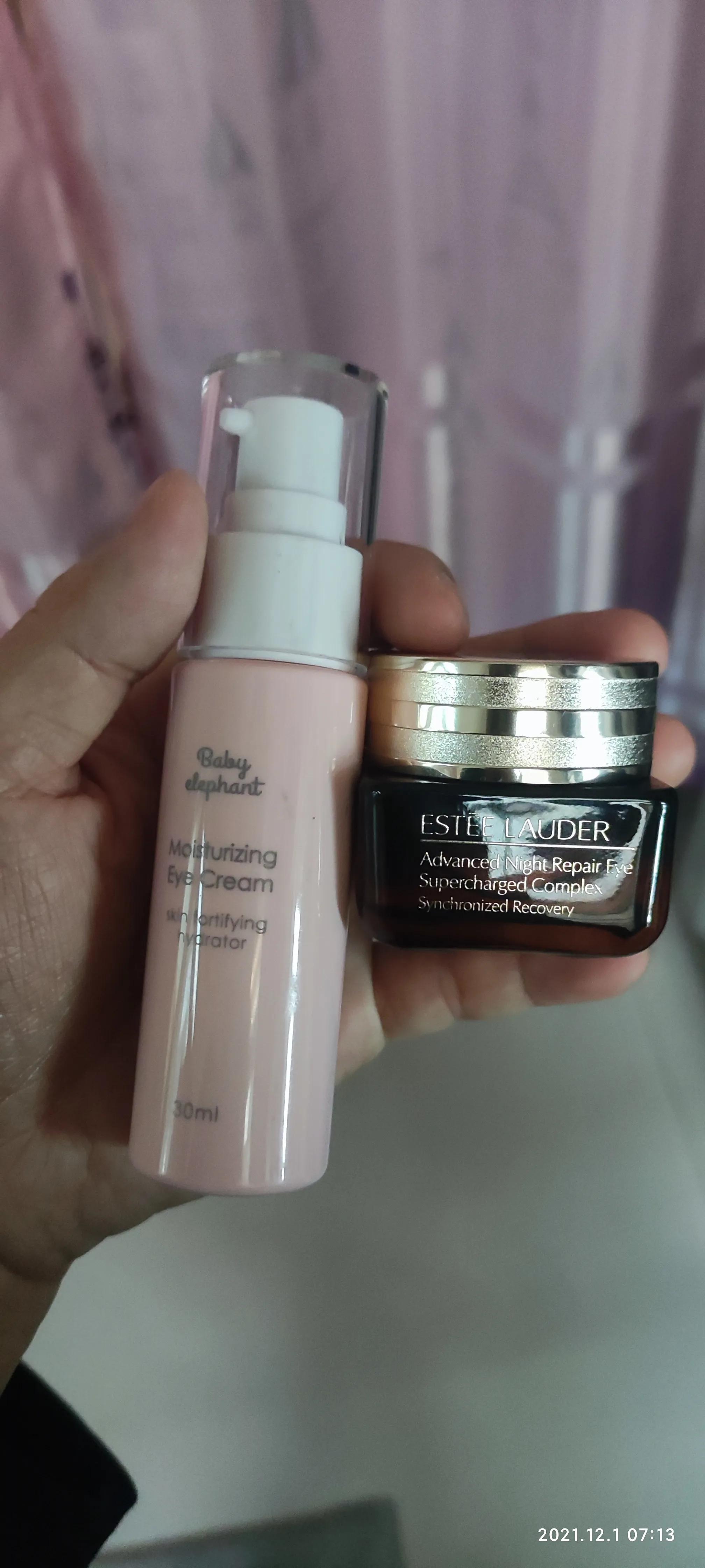 女士28岁开始衰老紧致护肤品,护肤品不一定贵就是好的