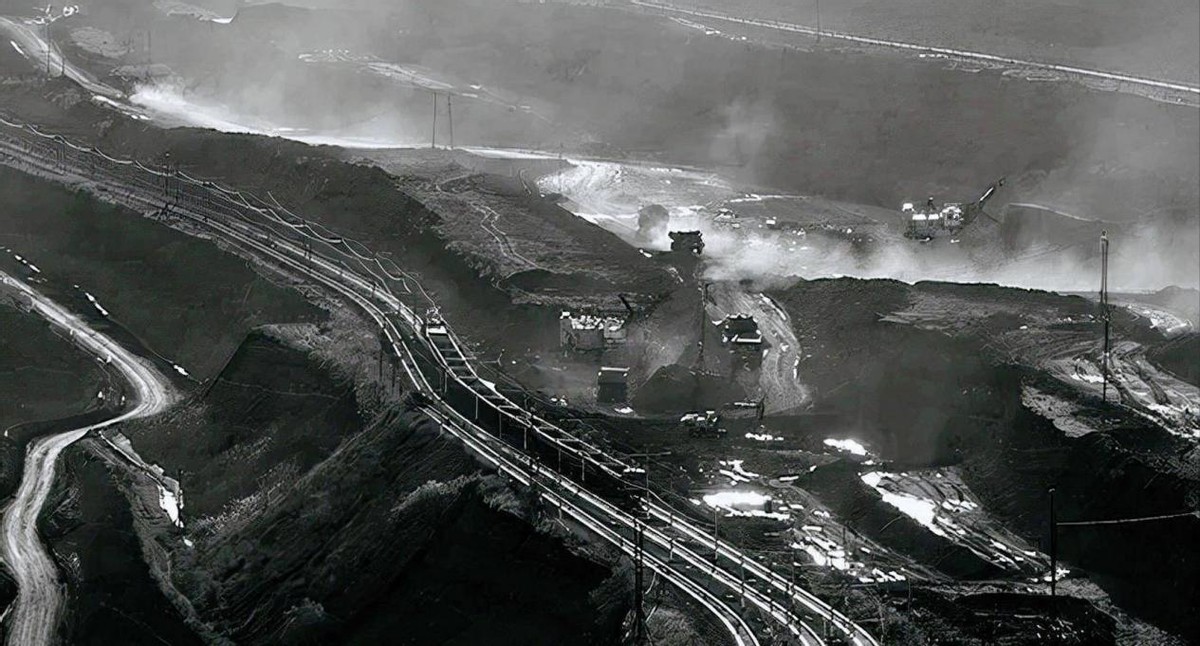 煤层55米厚的亚洲第一露天煤矿，连续开采118年后，现在怎样了？