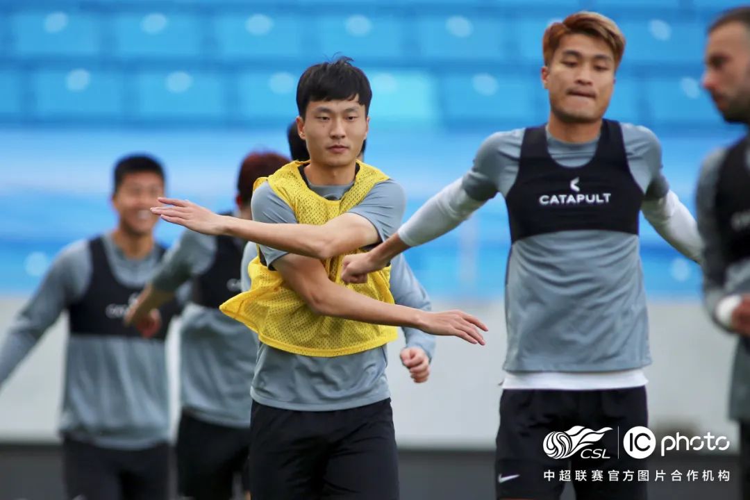 青岛海牛vs青岛西海岸赛前发布会,青岛海牛主场迎战浙江队